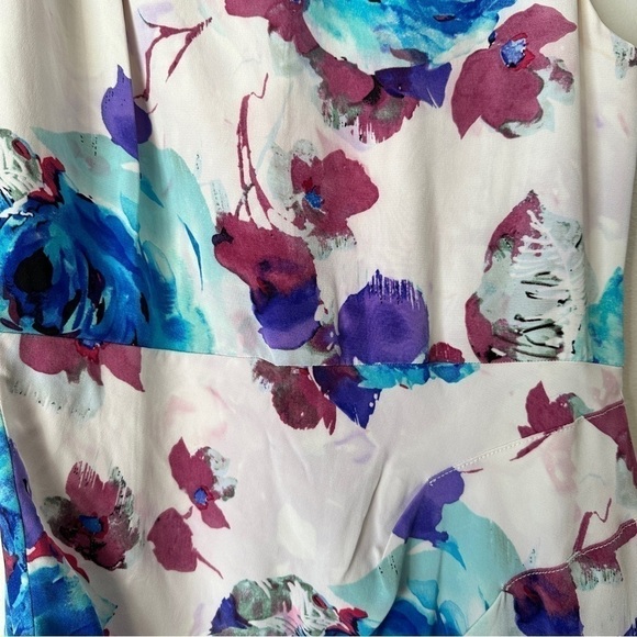 St. John Sleeveless Watercolor Floral Midi floral Dress size 6 - Picture 9 of 13